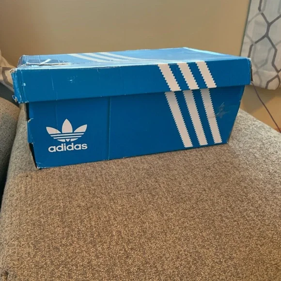 NWT Adidas Women’s Samba White with Green Stripes Sneakers 7.5 - Picture 6 of 8